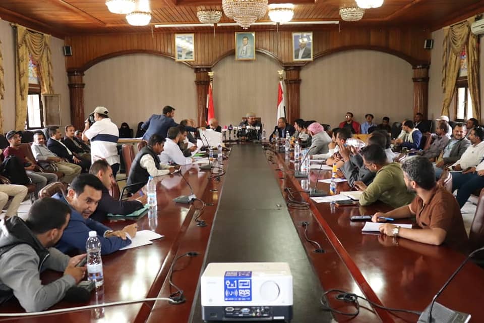 فتح مظاريف ستة مشاريع لشراء معدات شق وسفلتة بأمانة العاصمة