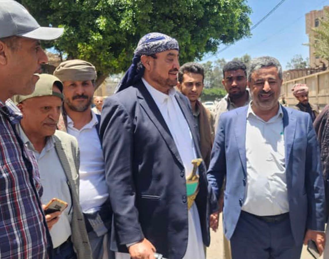 أمين العاصمة يتفقد سير أعمال ترميم الشوارع وتطهير قنوات تصريف مياه الأمطار بصنعاء