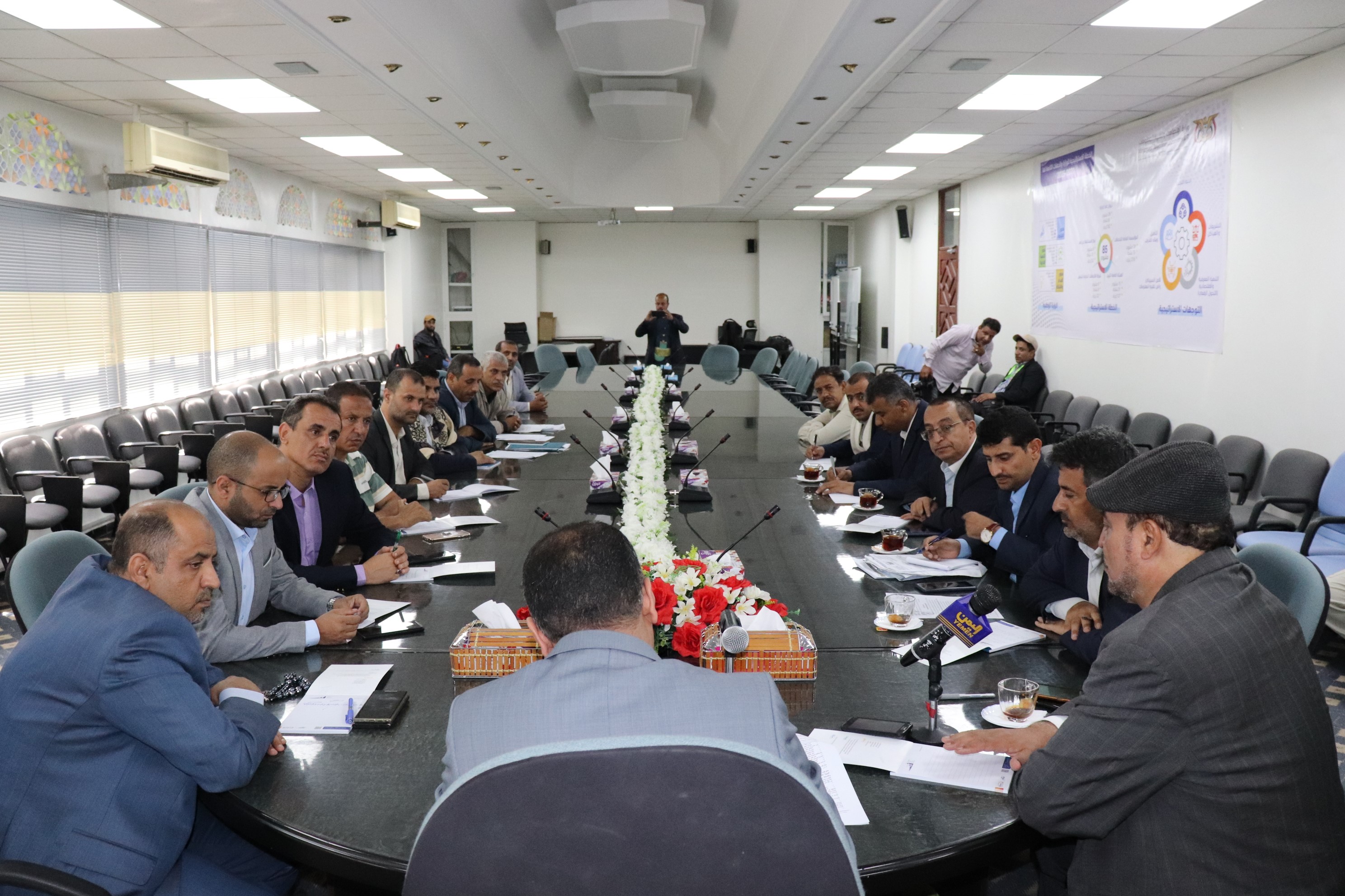 إجتماع بالوحدة التنفيذية للصيانة والترميم لمناقشة آلية تنفيذ المشاريع الجديدة