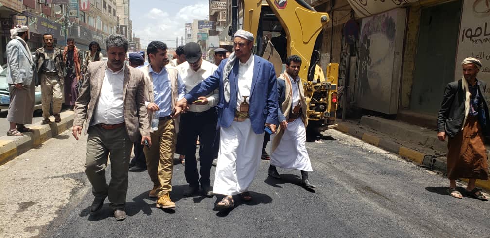 أمين العاصمة يدشن اعمال الترميمات للشوارع المتضررة من مياه الأمطار والسيول بأمانة العاصمة