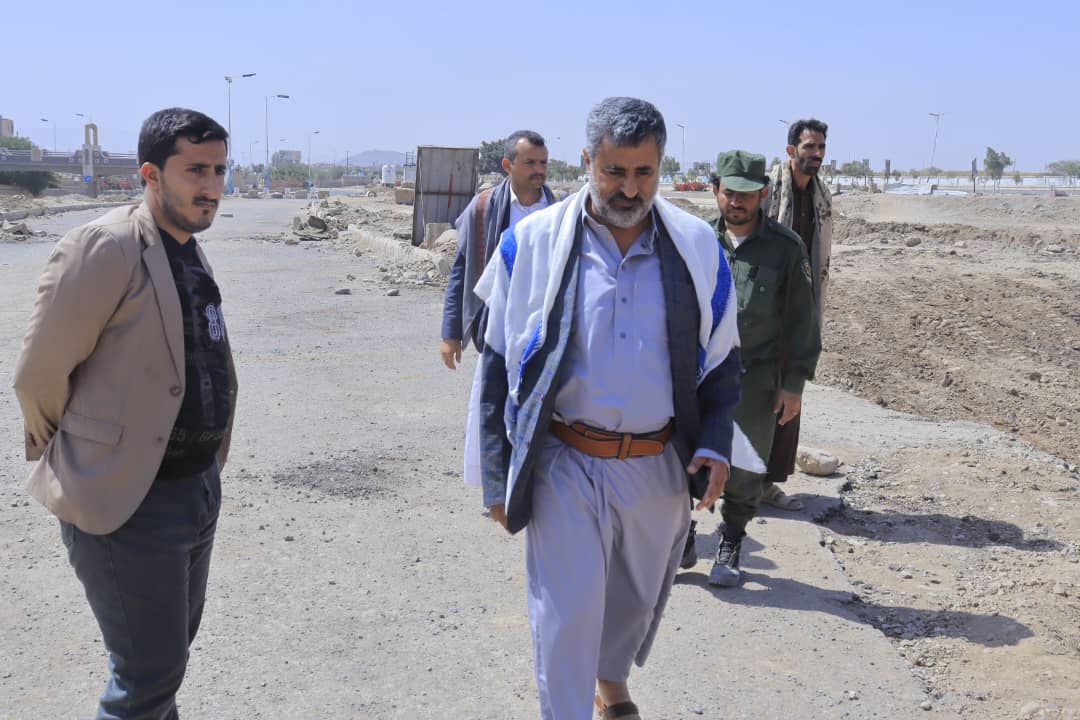 وكيل قطاع الأشغال يتفقد سير العمل ونسبة الإنجاز بمشروع البحيرة المائية في مديرية بني الحارث